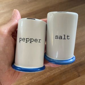 Vintage looking salt and pepper shakers